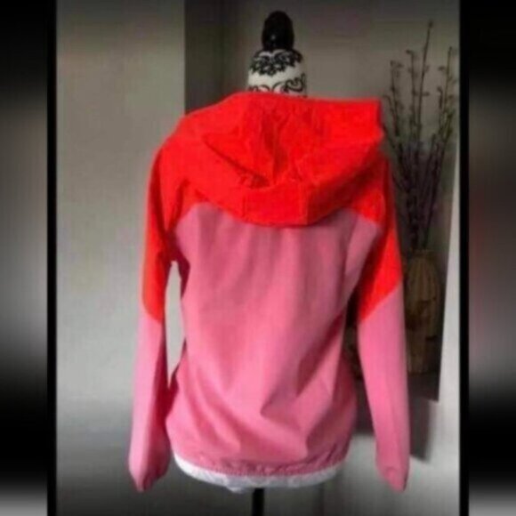 Under Armour Women’s Running / Storm Jacket Loose Fit Pink NWT - Picture 4 of 5
